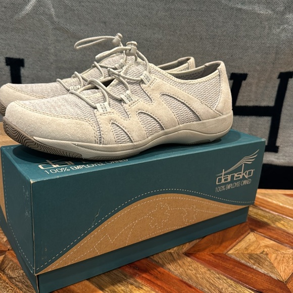 Dansko Holland Ivory Suede Mesh Bungee Slip On Sneakers Women Size 8 - Picture 1 of 7